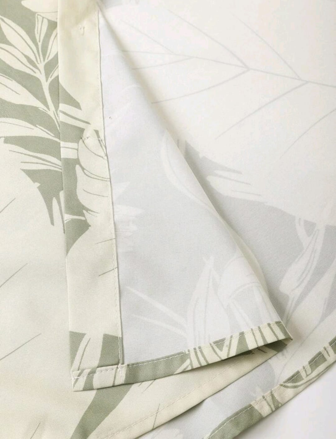 Conjunto de camisa de manga corta con estampado de plantas tropicales