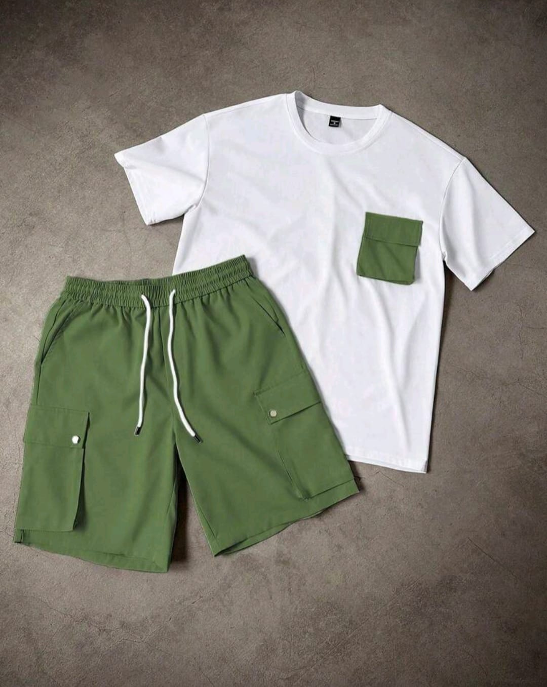 CONJUNTO DE CAMISETA Y PANTALONES CORTOS